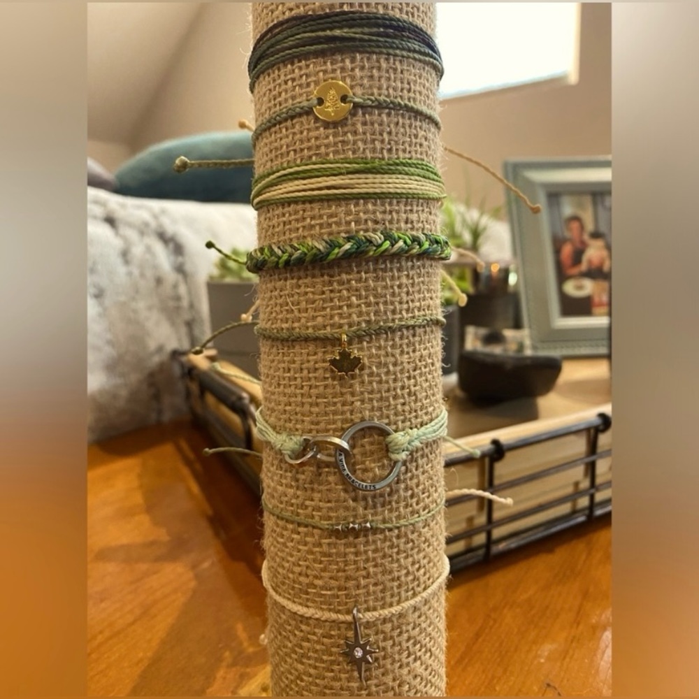 Pura Vida 8 pack Green Bracelets